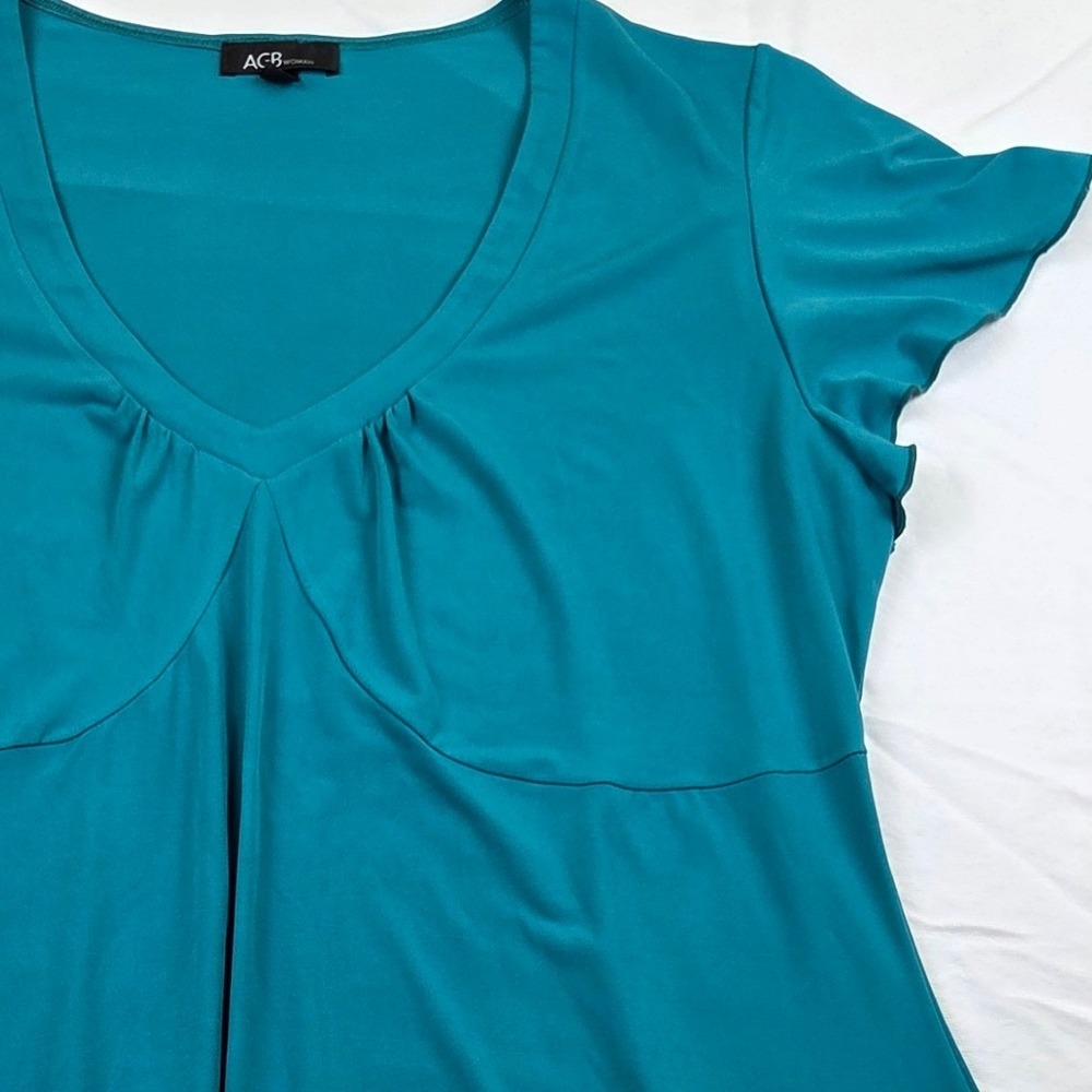 AGB Woman Teal Blue V-Neck Sharkbite Hem Tunic Top 1X Short Sleeve Pleated Bust